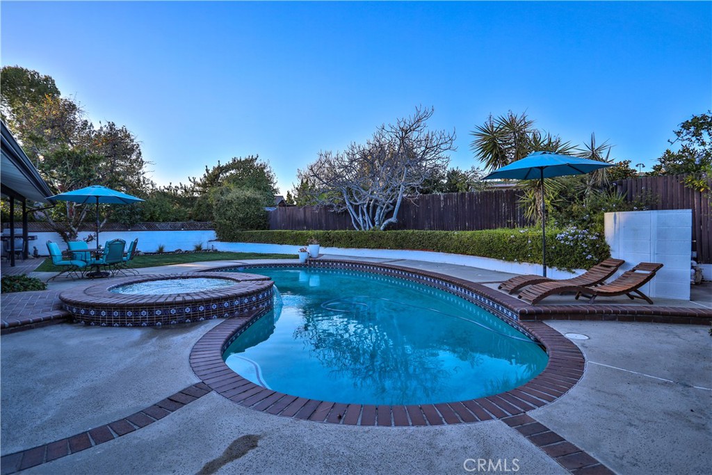 253 W Monterrey Drive