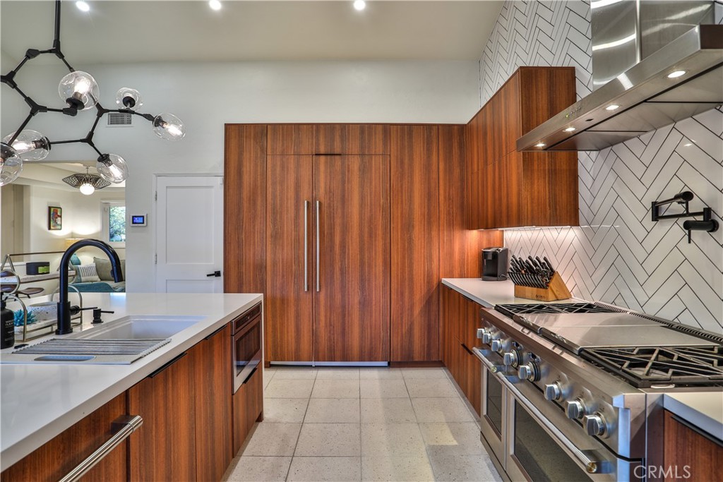 253 W Monterrey Drive