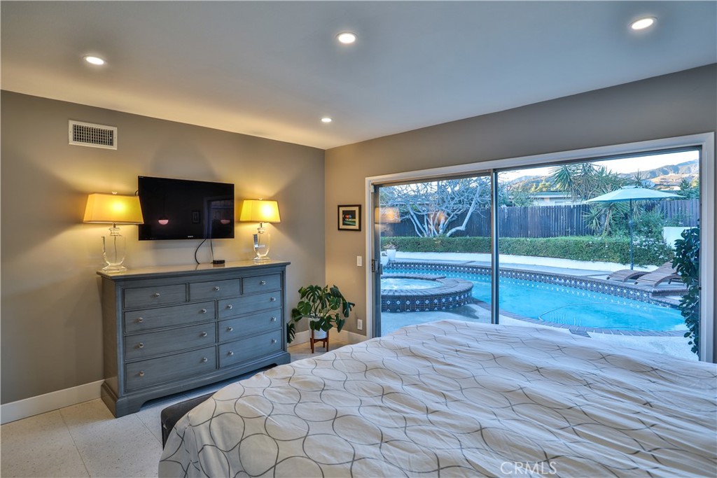 253 W Monterrey Drive