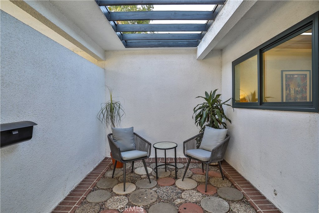 253 W Monterrey Drive