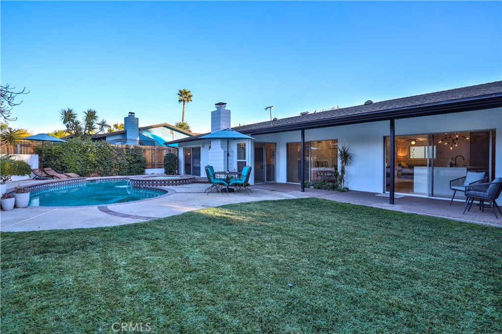 253 W Monterrey Drive