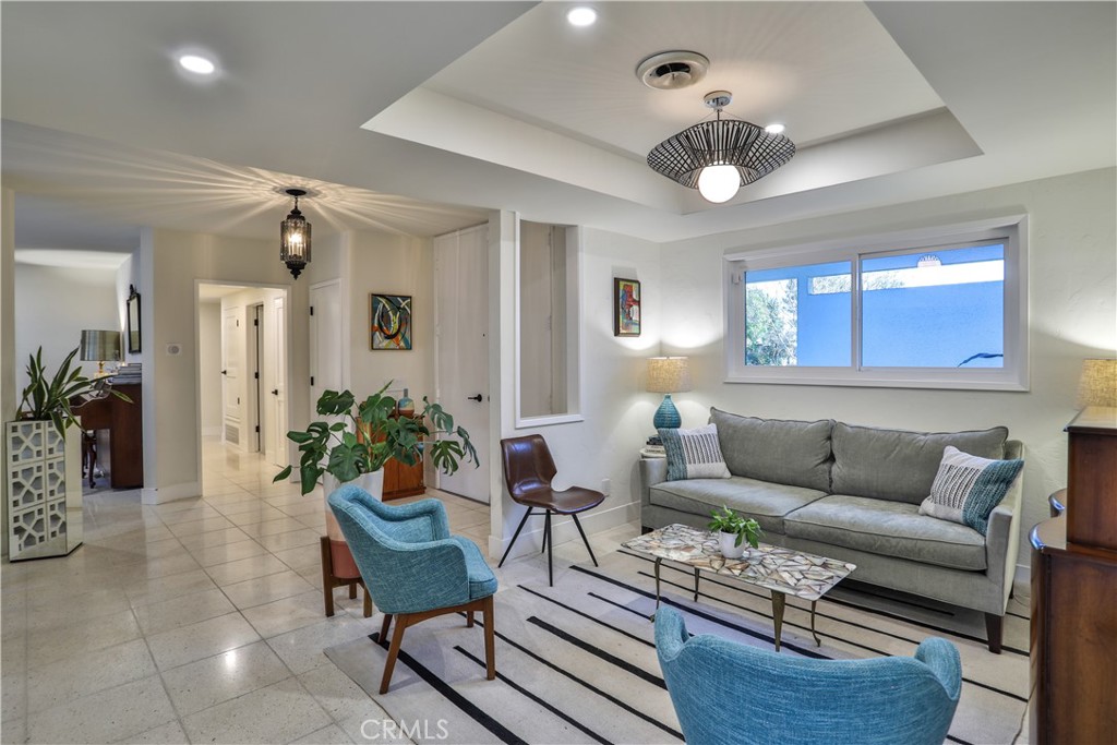 253 W Monterrey Drive