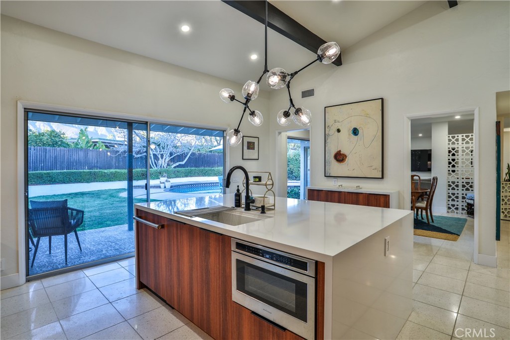 253 W Monterrey Drive