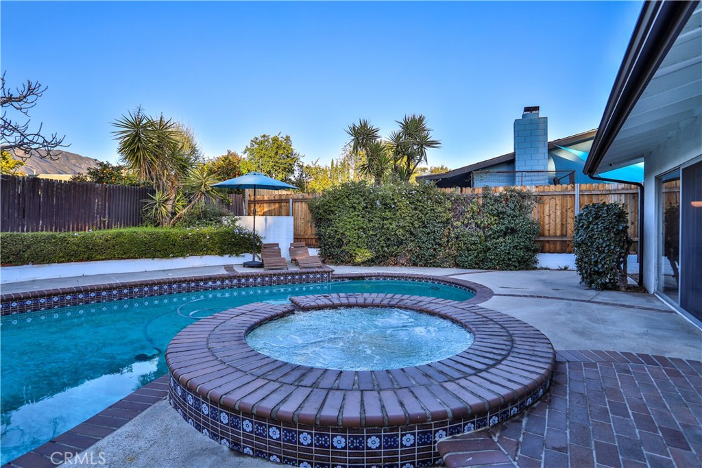 253 W Monterrey Drive