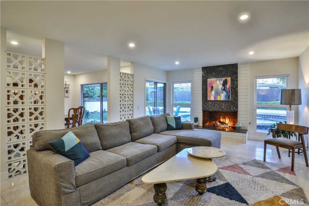 253 W Monterrey Drive