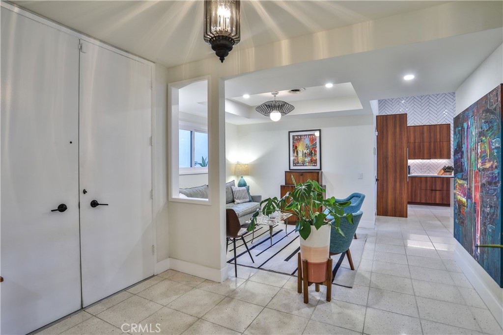 253 W Monterrey Drive