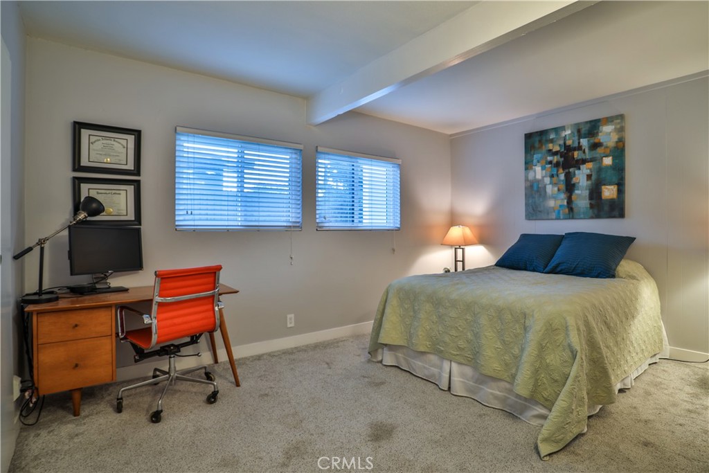 253 W Monterrey Drive