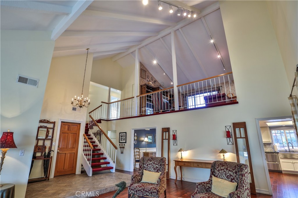 105 E Blue Mountain Way