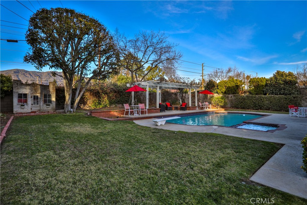 105 E Blue Mountain Way