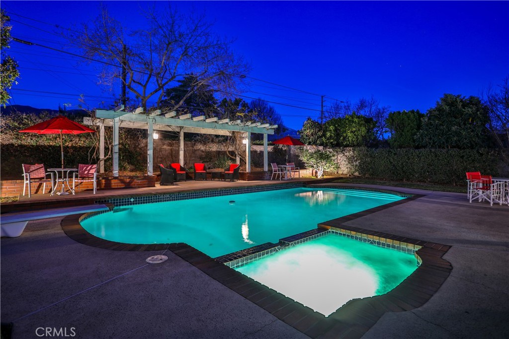 105 E Blue Mountain Way