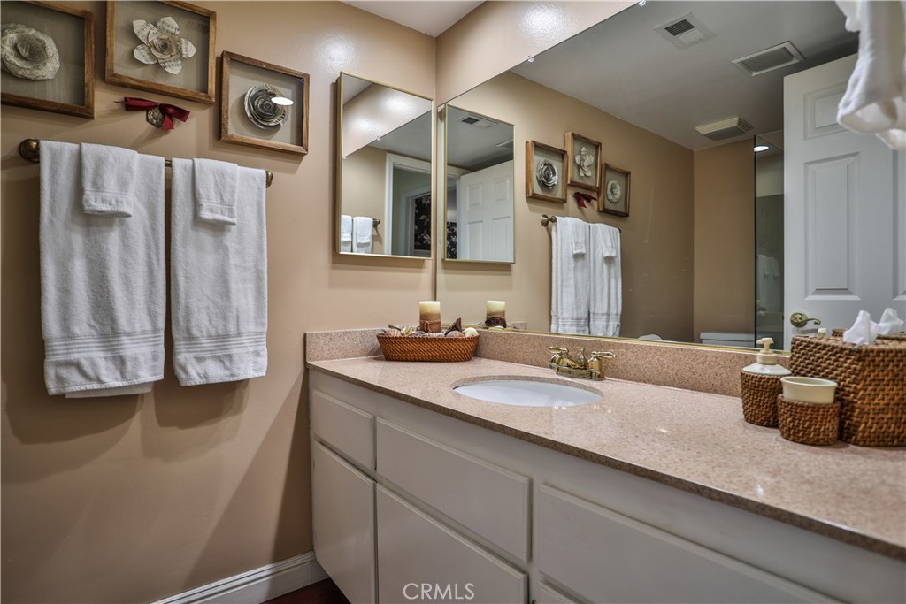 105 E Blue Mountain Way