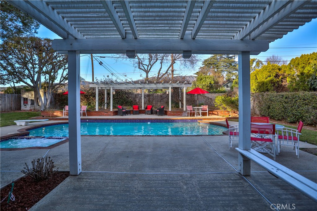 105 E Blue Mountain Way