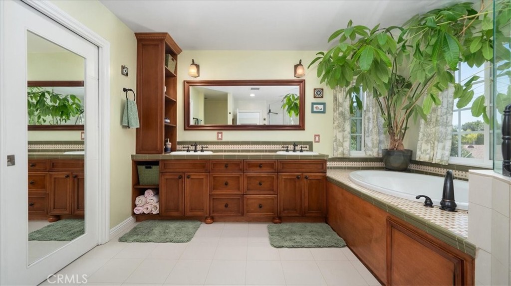 1819 Elmhurst Circle