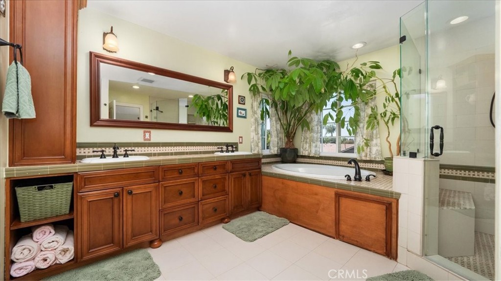 1819 Elmhurst Circle