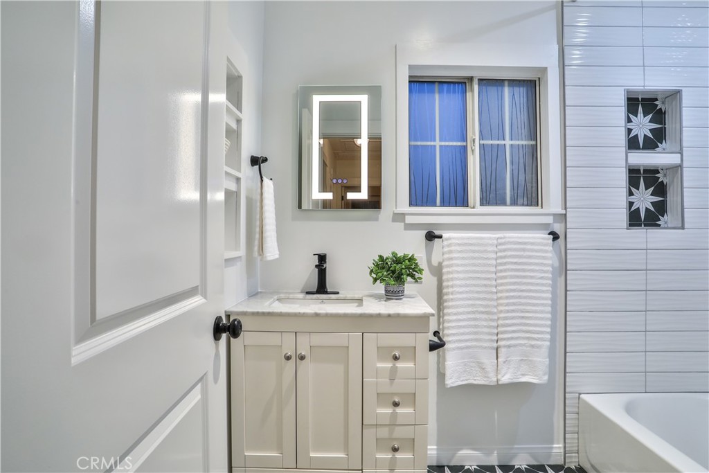 139 E Villanova Drive