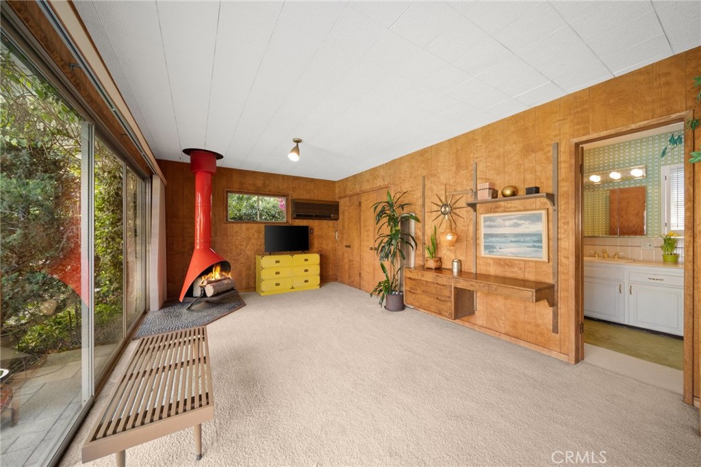 1221 N Cambridge Avenue