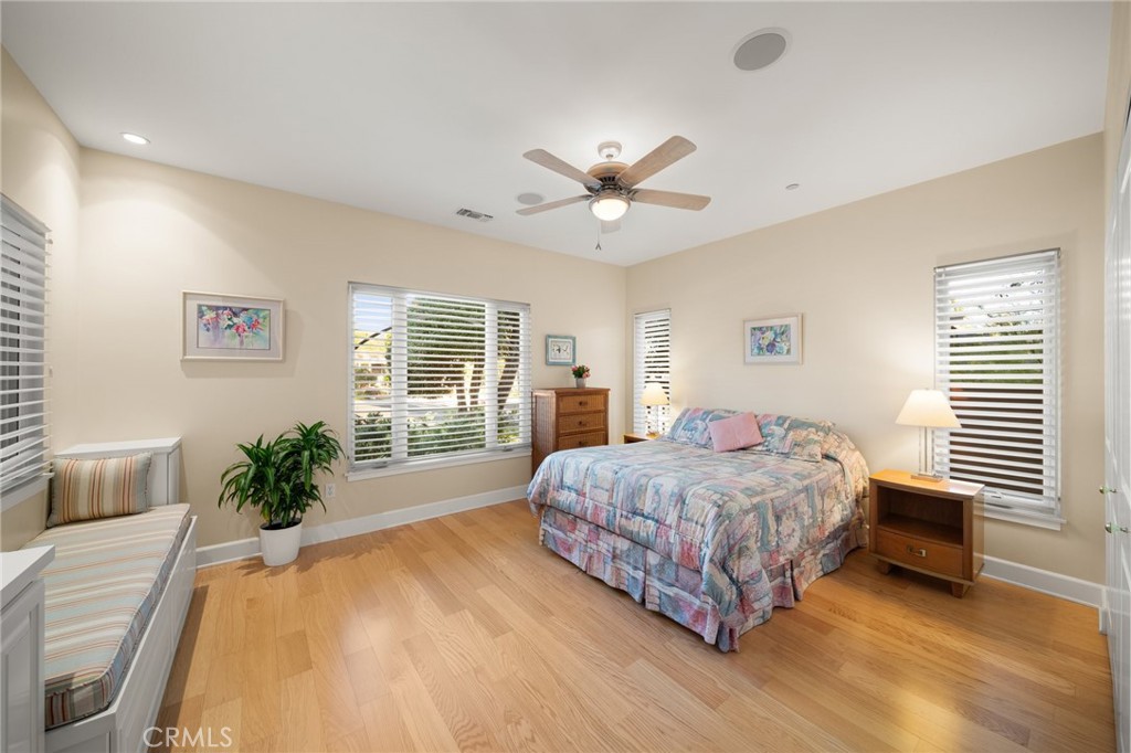 1221 N Cambridge Avenue