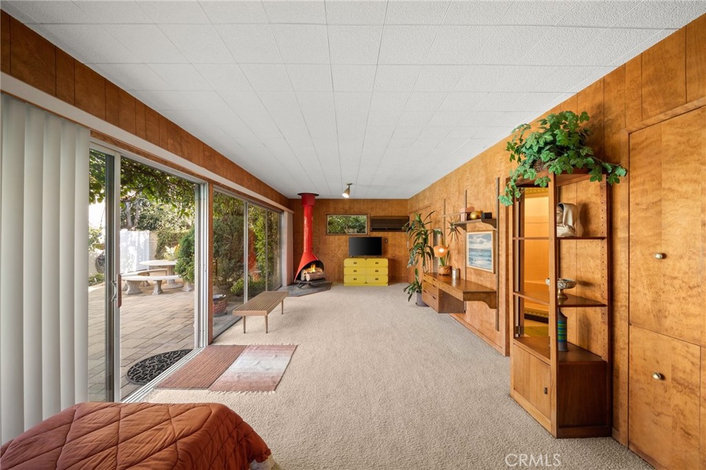 1221 N Cambridge Avenue