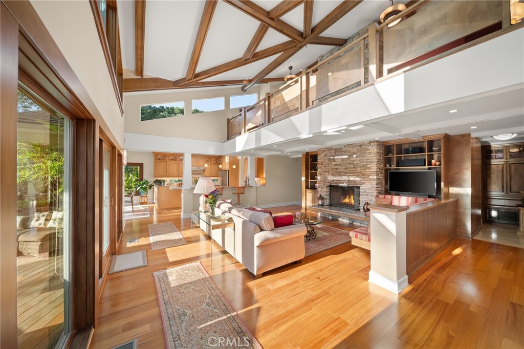 1221 N Cambridge Avenue