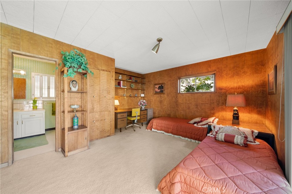 1221 N Cambridge Avenue