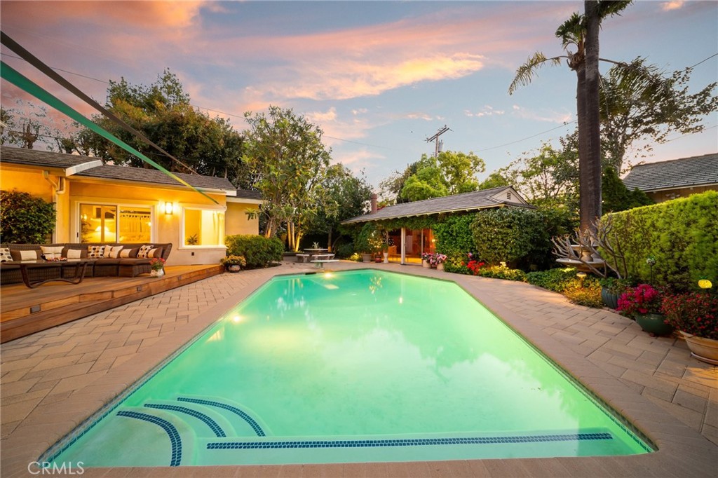 1221 N Cambridge Avenue