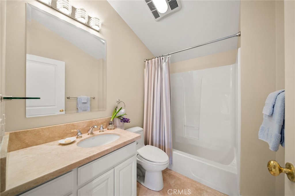 1221 N Cambridge Avenue