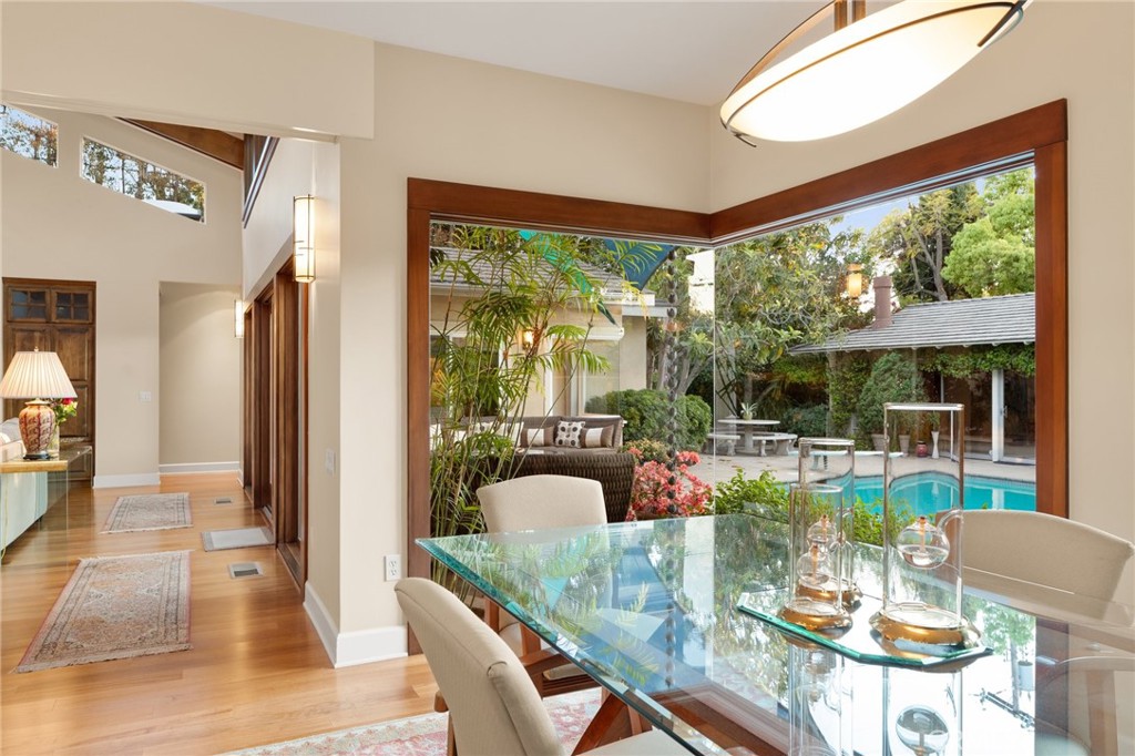 1221 N Cambridge Avenue