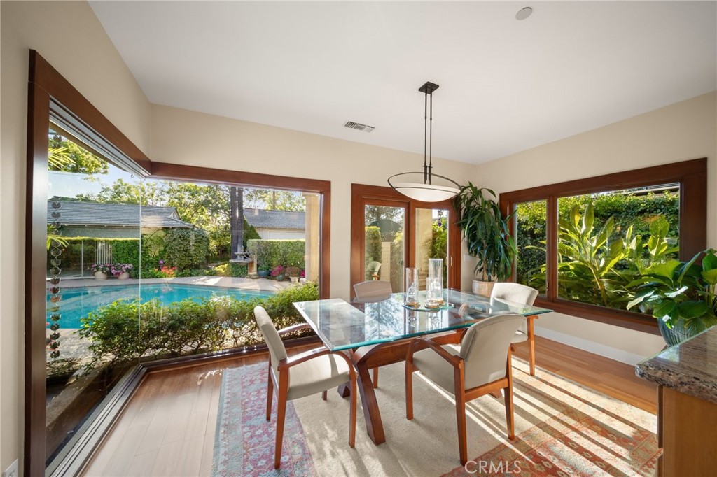 1221 N Cambridge Avenue