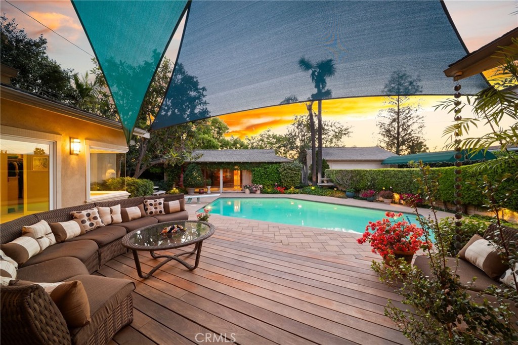 1221 N Cambridge Avenue