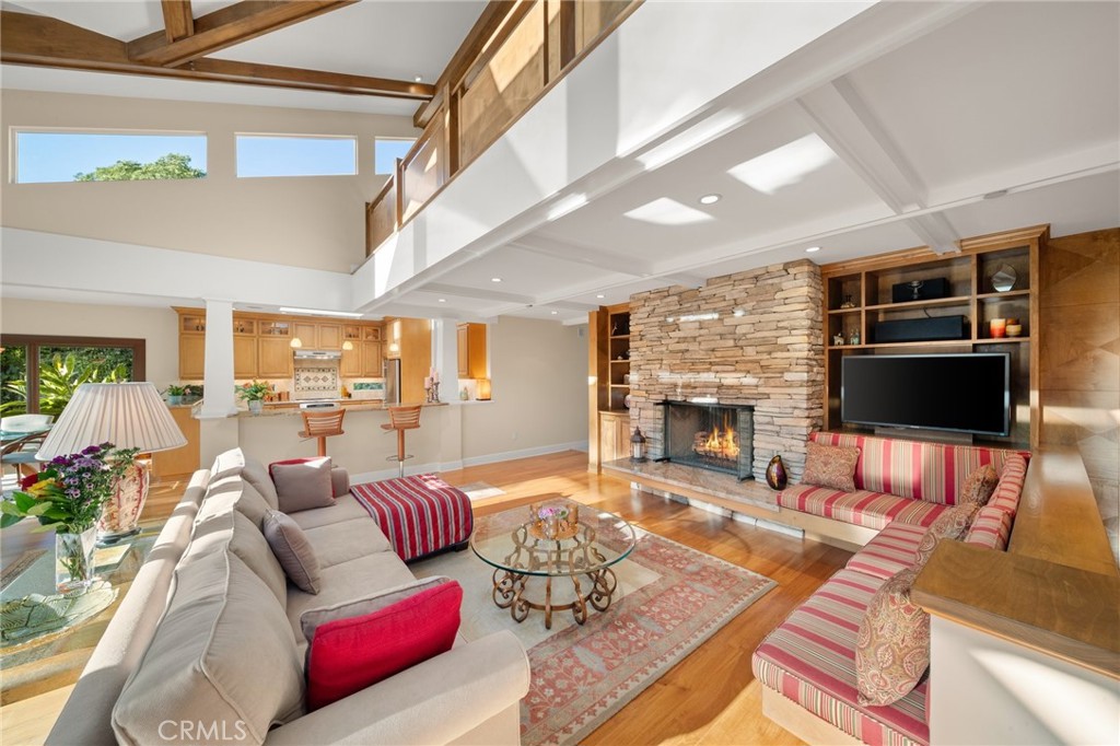 1221 N Cambridge Avenue