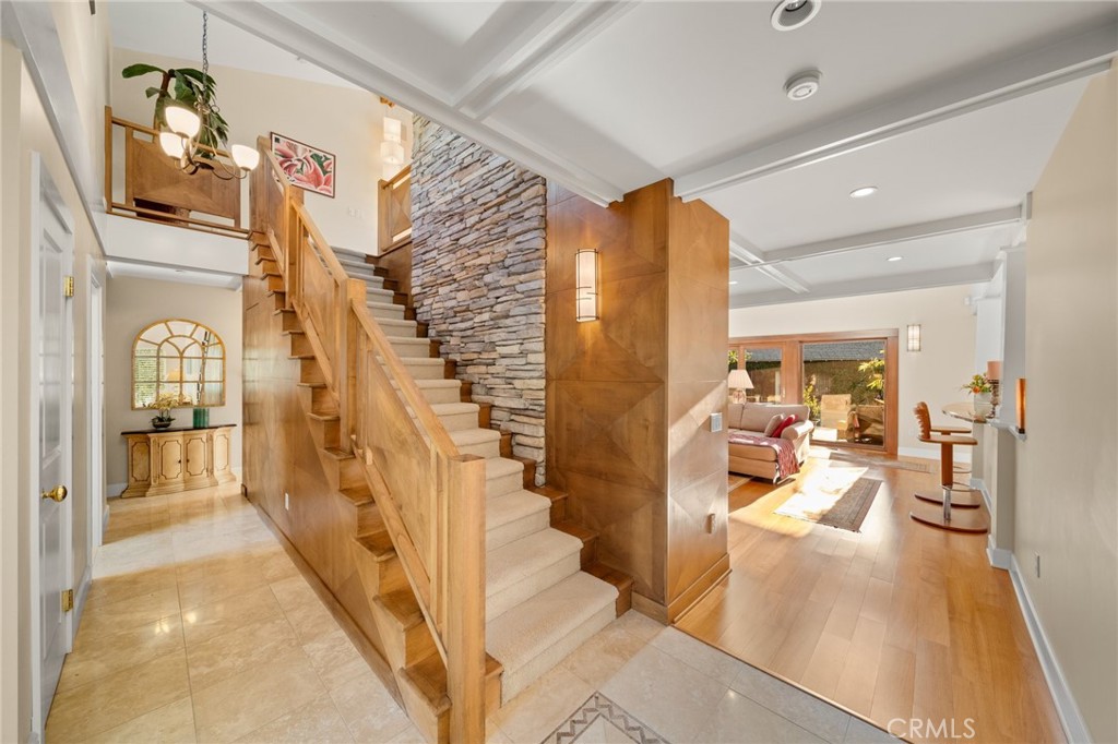 1221 N Cambridge Avenue