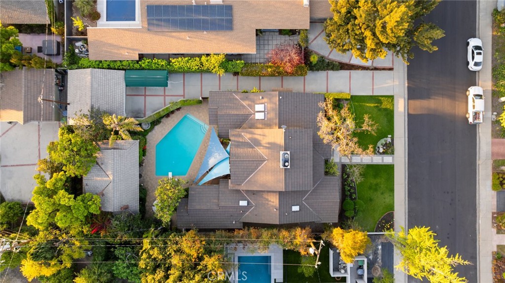 1221 N Cambridge Avenue