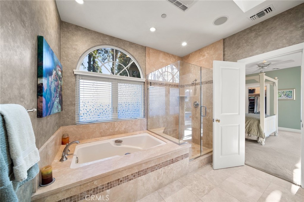 1221 N Cambridge Avenue