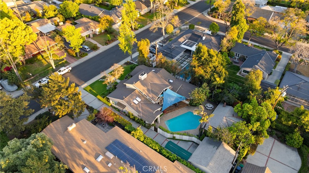 1221 N Cambridge Avenue