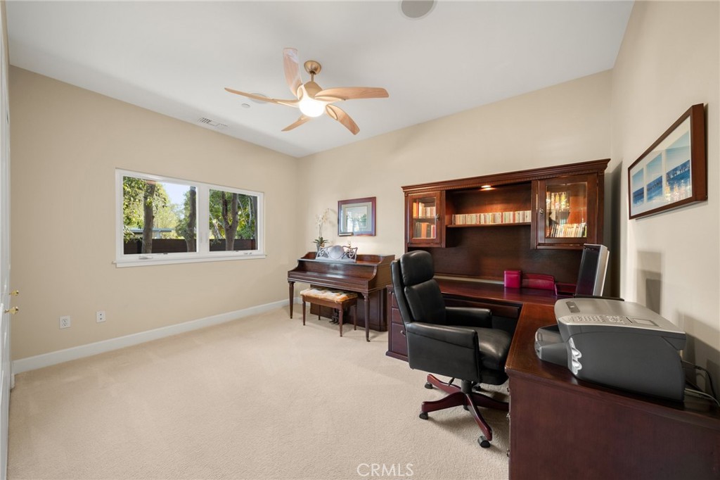 1221 N Cambridge Avenue