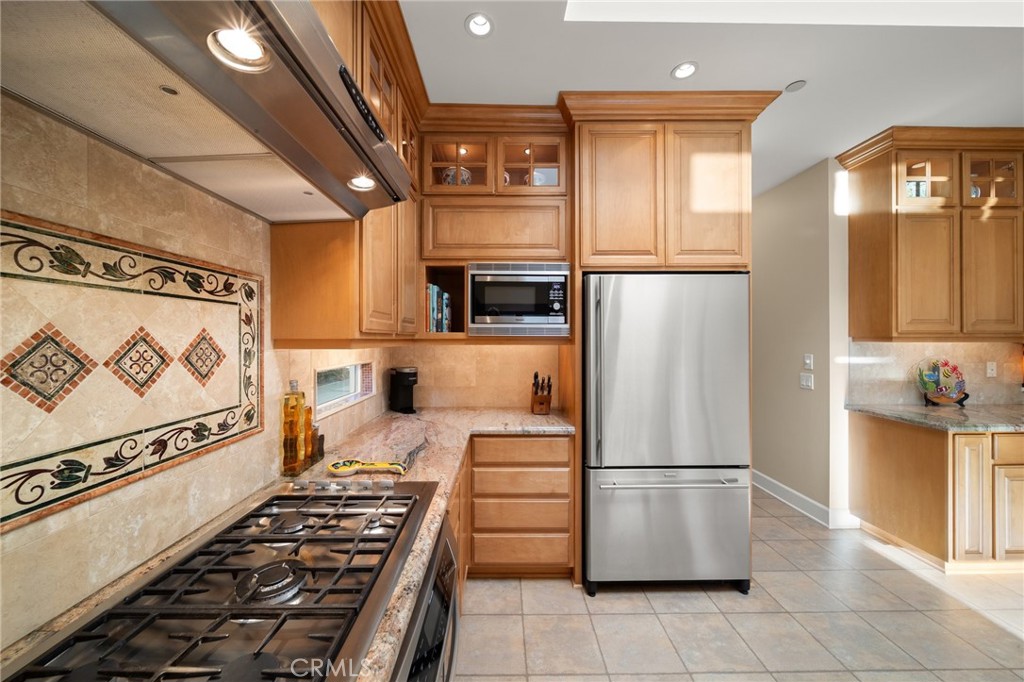 1221 N Cambridge Avenue