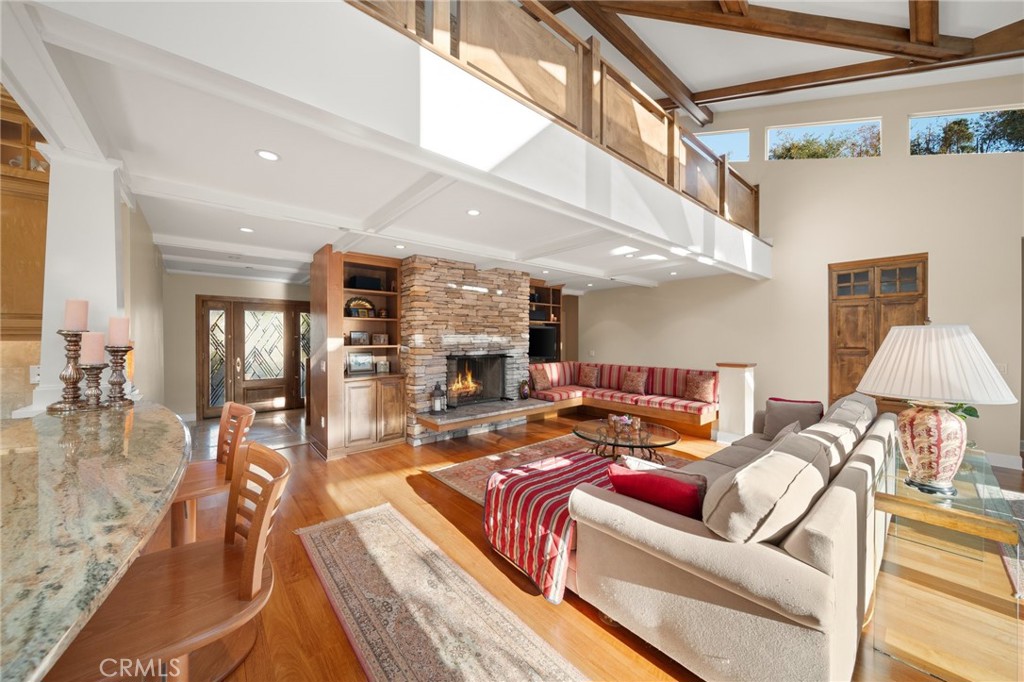 1221 N Cambridge Avenue