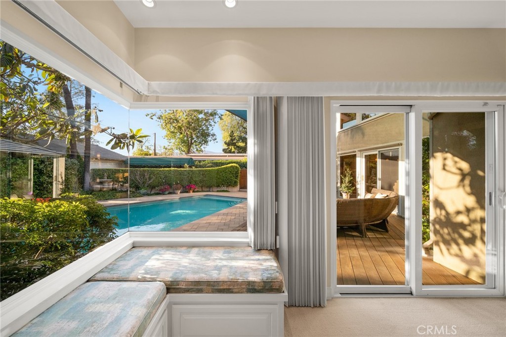 1221 N Cambridge Avenue