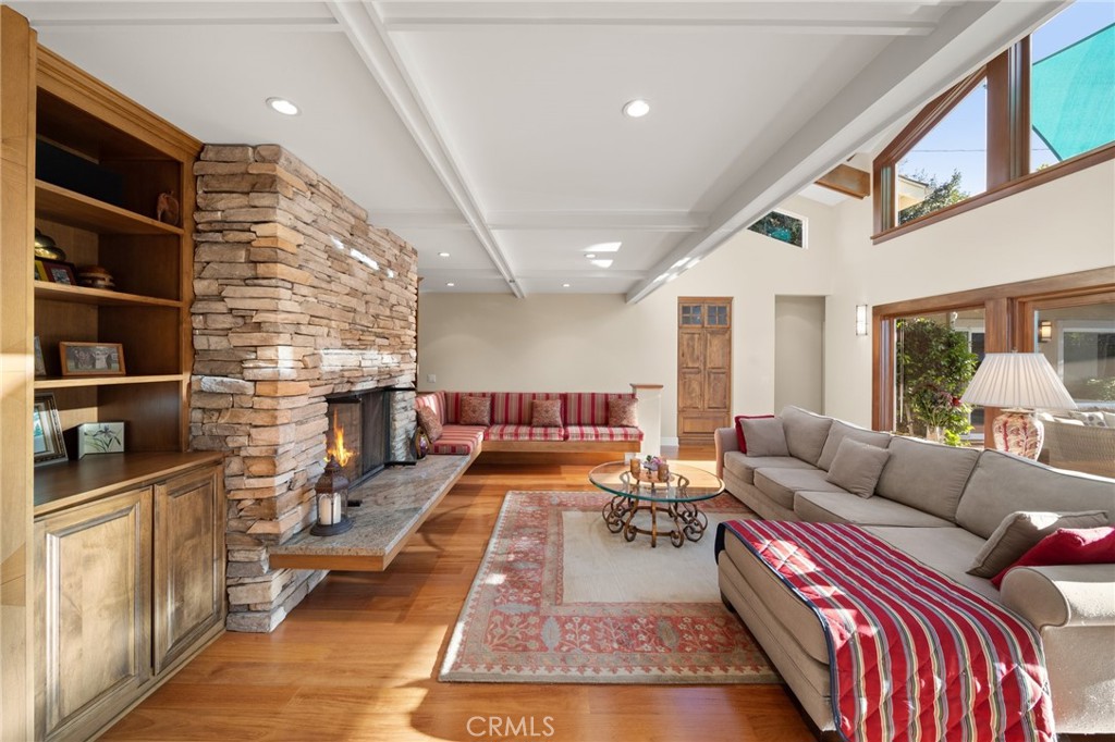 1221 N Cambridge Avenue