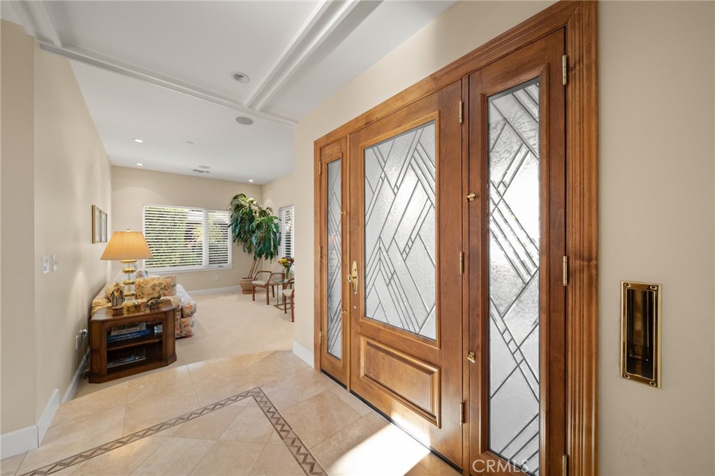 1221 N Cambridge Avenue