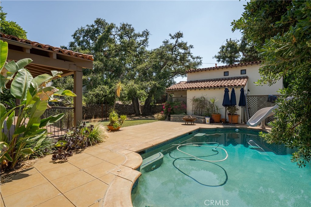 1111 N Indian Hill Boulevard