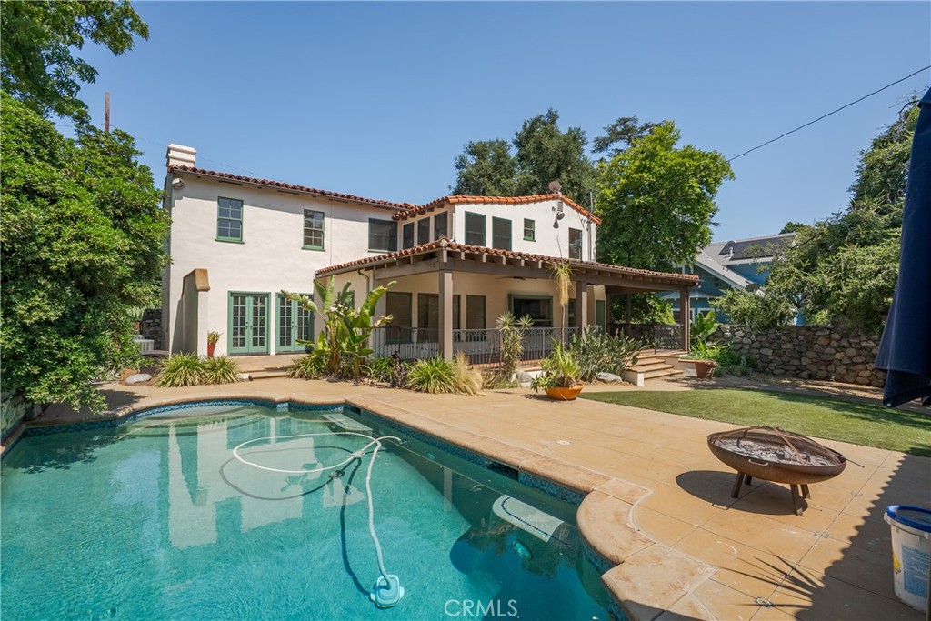 1111 N Indian Hill Boulevard