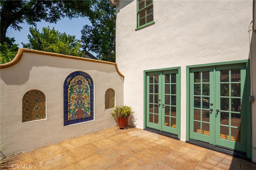 1111 N Indian Hill Boulevard