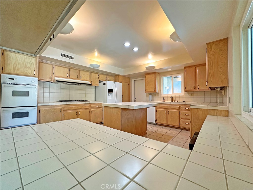 1562 Whittier Avenue