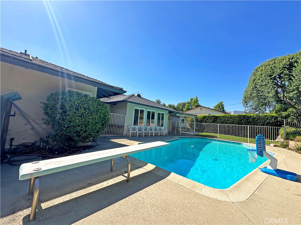 1562 Whittier Avenue