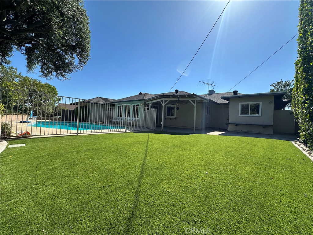 1562 Whittier Avenue