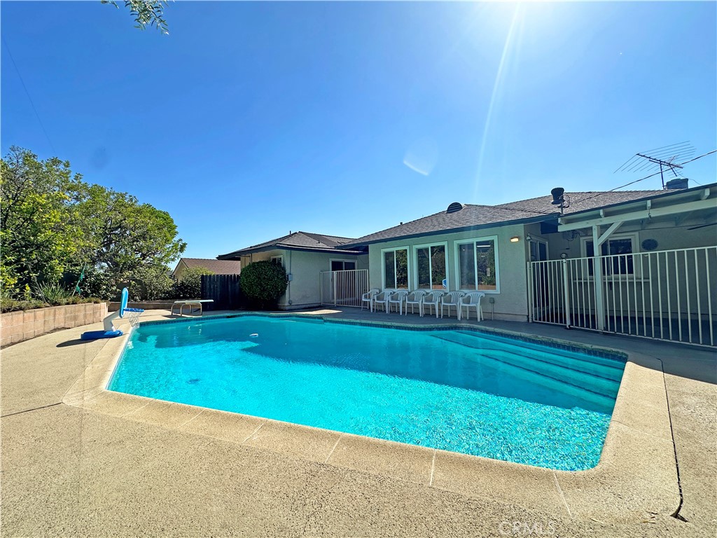 1562 Whittier Avenue