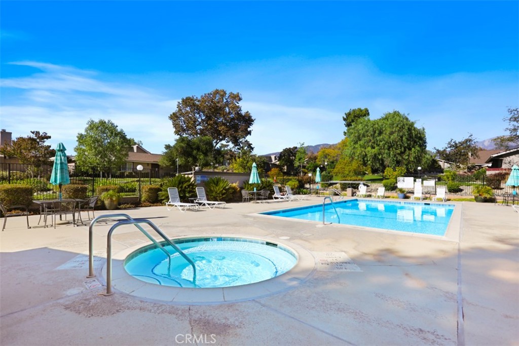 1619 Carmel Circle W