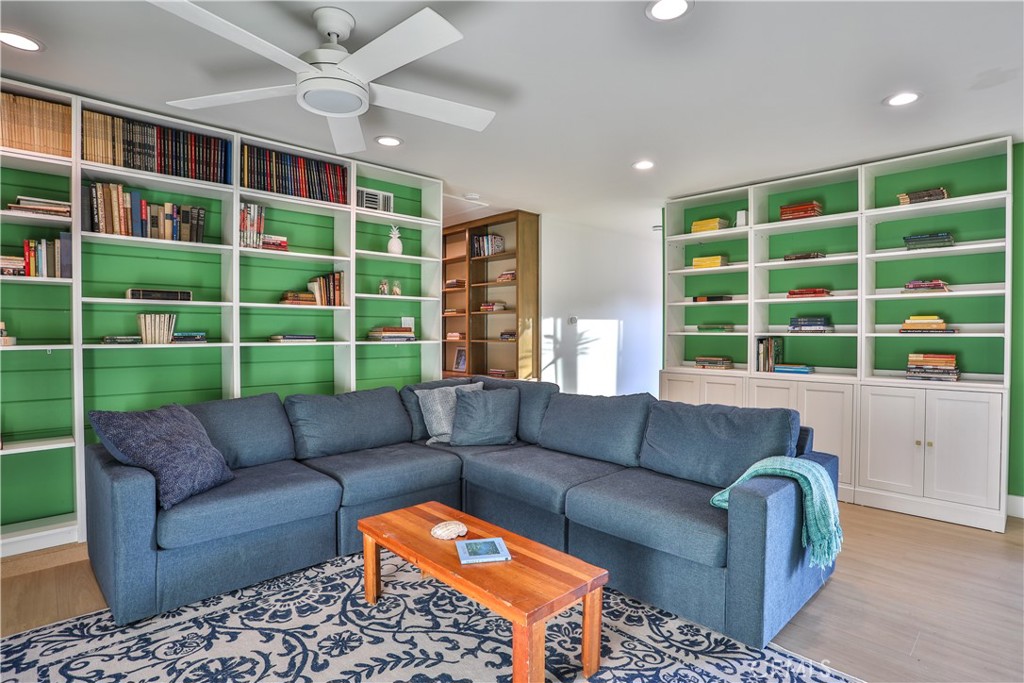 2117 Oxford