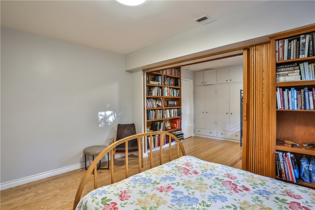 666 W 9th Street